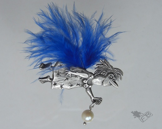 ENGEL, Silber mit baluer Feder und Perle (4,8x2,7cm), 140 Euro